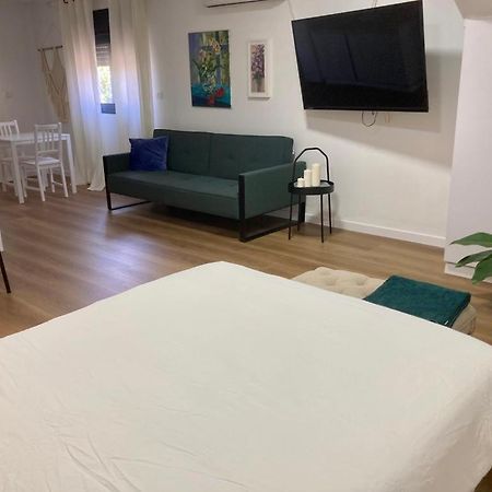 Shamaka'S Apartamento Kefar Hananya Exterior foto