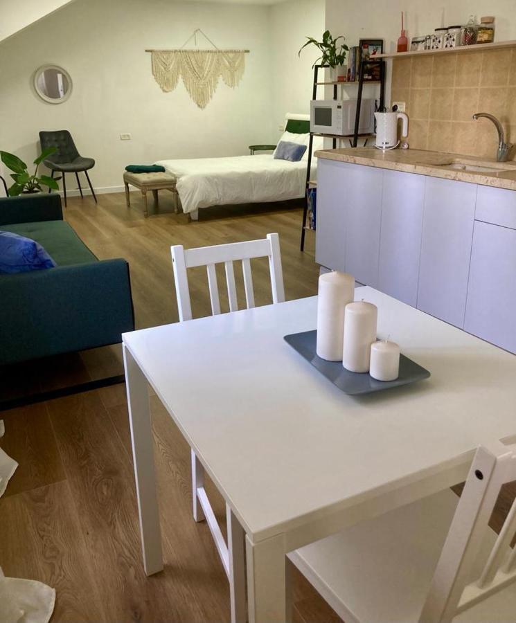Shamaka'S Apartamento Kefar Hananya Exterior foto